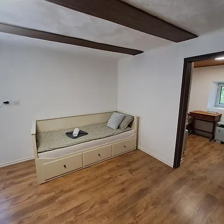 Pod Vinogradi Apartament